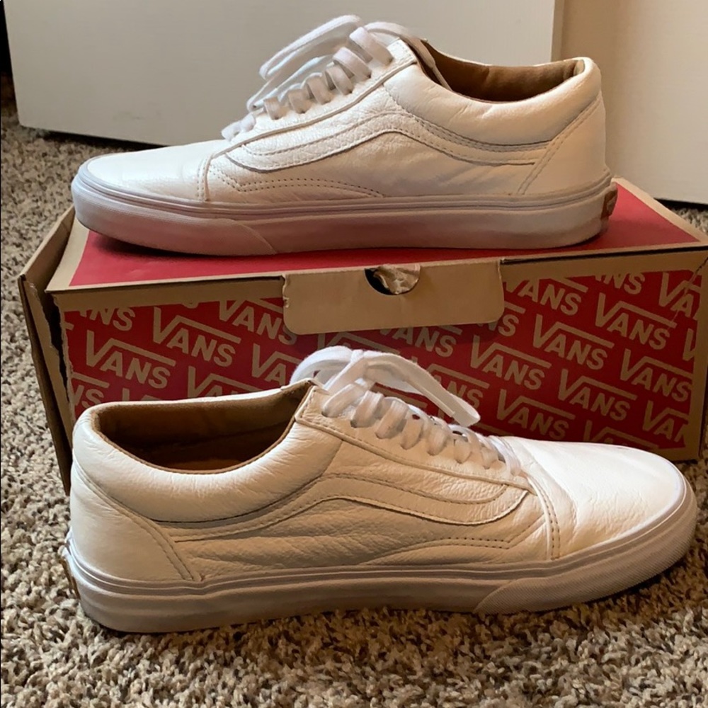 (Premium Leather) True White Vans 9.5 men’s